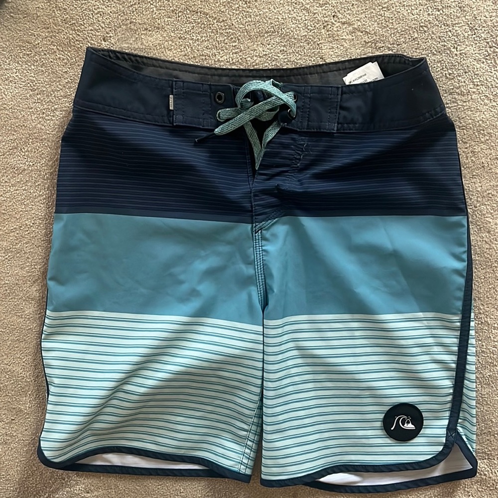Boys quicksilver board shorts